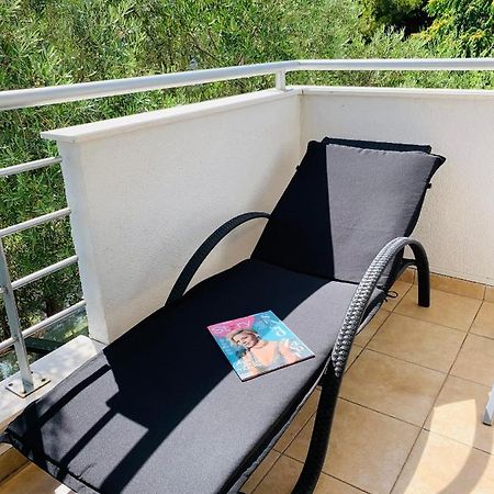 Ivana Apartment With Terrace Novalja Εξωτερικό φωτογραφία