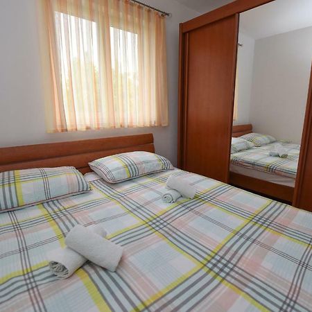 Ivana Apartment With Terrace Novalja Εξωτερικό φωτογραφία