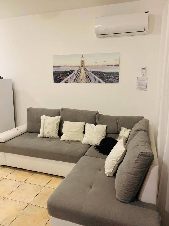 Ivana Apartment With Terrace Novalja Εξωτερικό φωτογραφία