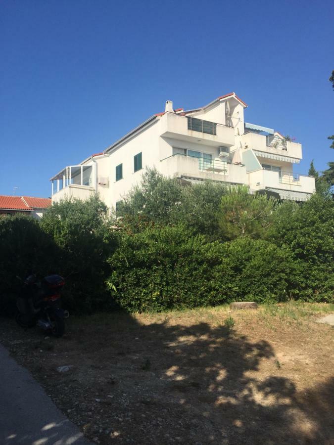 Ivana Apartment With Terrace Novalja Εξωτερικό φωτογραφία