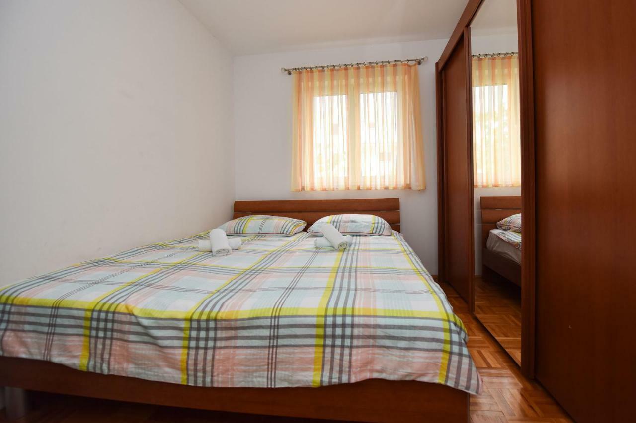 Ivana Apartment With Terrace Novalja Εξωτερικό φωτογραφία